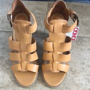 Bongo tan, faux suede heels. Size 6. NWT